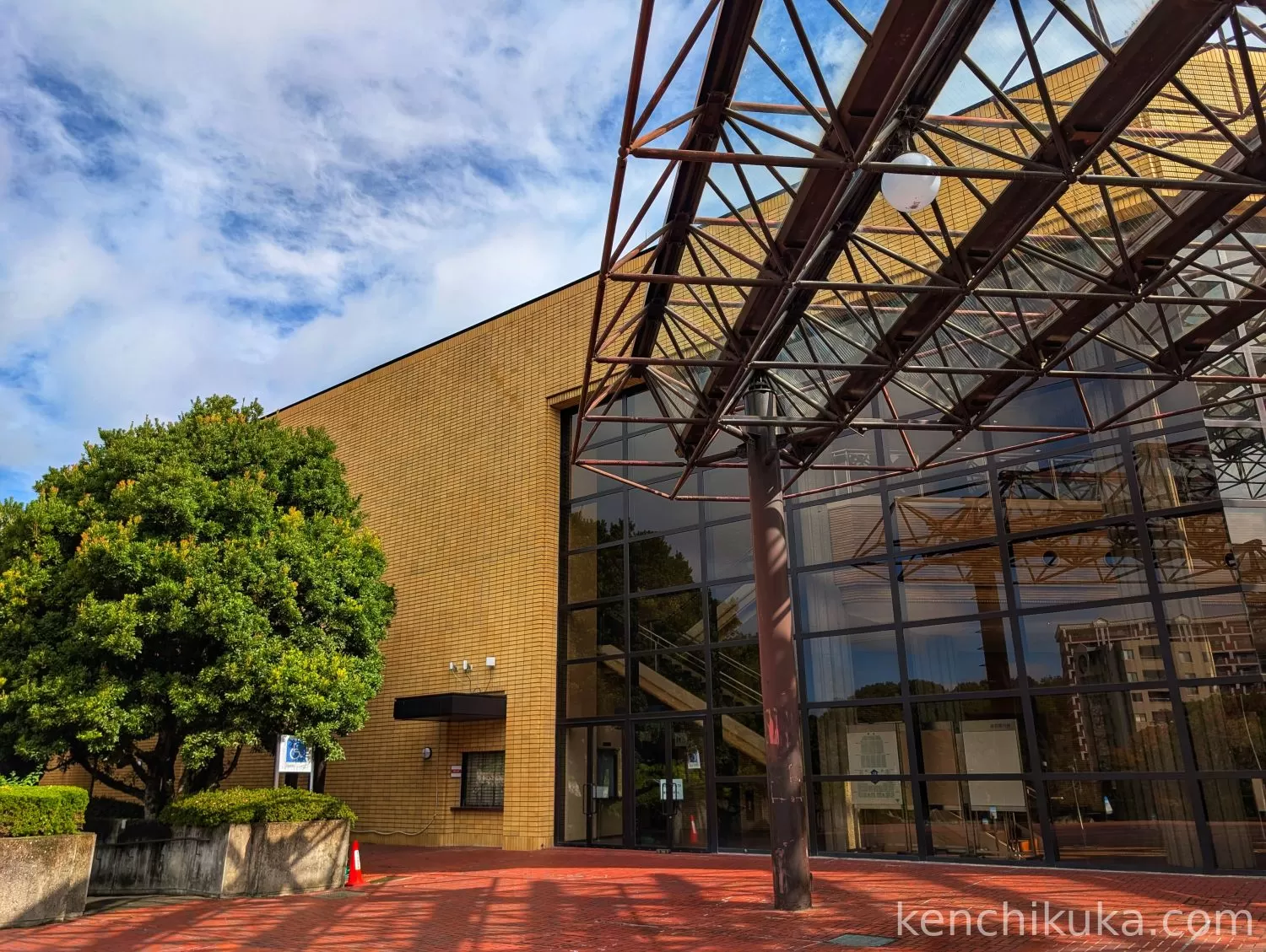 瀬戸市文化センター - 瀬戸市文化センター建設室 愛知県建築部営繕課, 安井建築設計事務所名古屋事務所 - 愛知県瀬戸市西茨町113…3