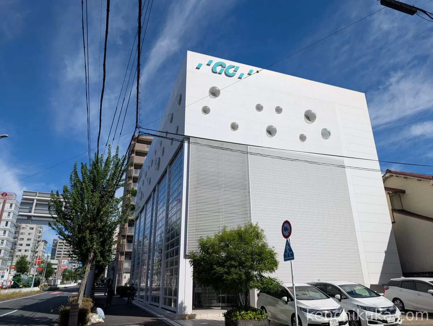 ガラスシャッターのファサード　ジーシー名古屋営業所 - 坂茂建築設計, 丸ノ内建築事務所 - 愛知果名古屋市千種区姫池通3-19