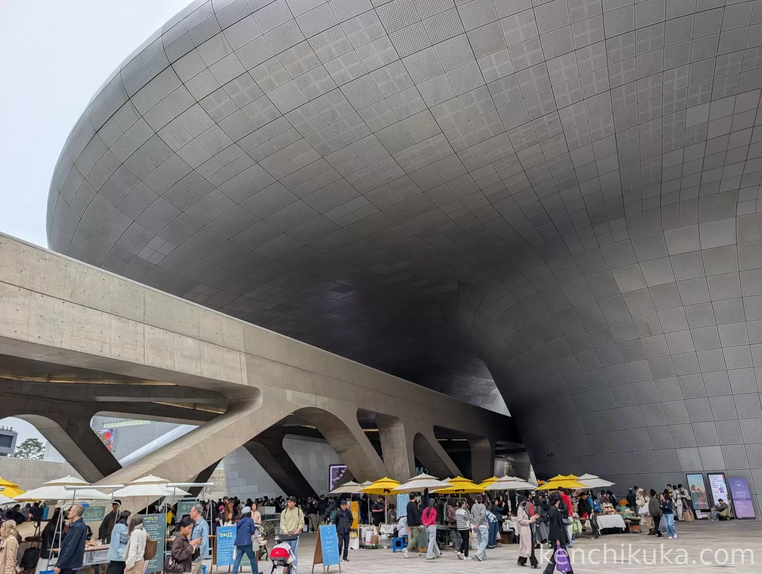 東大門デザインプラザ（DDP） - ザハ・ハディド アーキテクツ - 韓国ソウル市中区乙支路281番地 